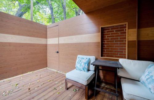 Garden District House | Prime Location 2BR with KingBed in Vibrant Toronto