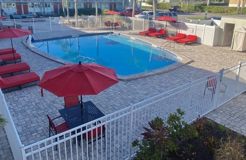 June Park House | Prime Location! 3 Comfortable Units, Free Parking, Near Melbourne Greyhound Park