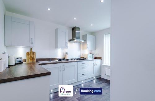Chester House | Prime Location 3 storey By Harperletting Short Lets & Serviced Accommodation Chester With driveway Long or Short stays