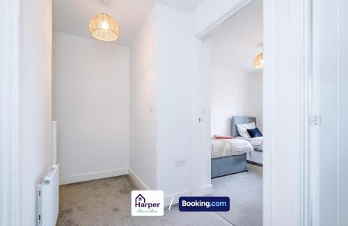 Chester House | Prime Location 3 storey By Harperletting Short Lets & Serviced Accommodation Chester With driveway Long or Short stays