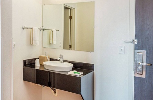 Shelby House | Prime Location, 4 Sleek Units w/Free Parking, Minutes to Lake Shel-oole