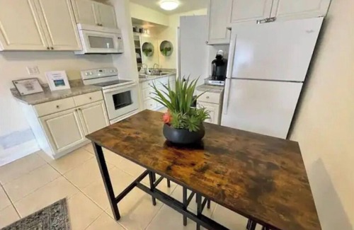 Riviera Isles Apartment | Prime Location! 5min to the Beach/Cruises
