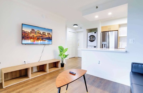 Pentagon City Apartment | Prime Location Apt Near Metro with Gym