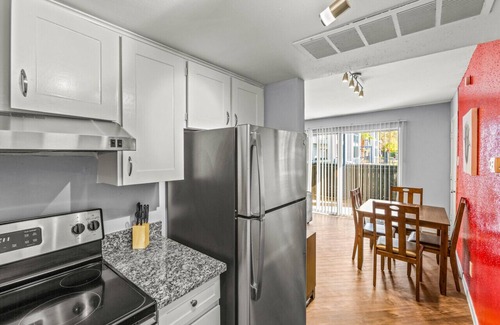 El Lago Condo | Prime Location close to Restaurants, NASA, Kemah, etc