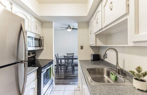 Ann Arbor Apartment | Prime Location! Cozy Stay by U of M