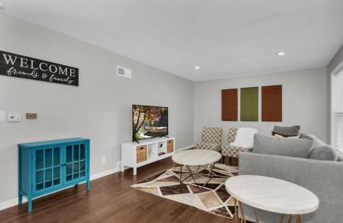 Schaumburg House | Prime Location, Cozy & Spacious home in Schaumburg
