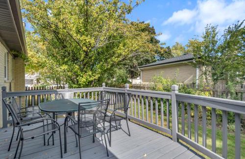 Schaumburg House | Prime Location, Cozy & Spacious home in Schaumburg