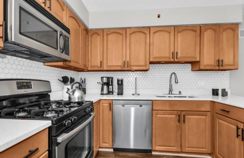 Schaumburg House | Prime Location, Cozy & Spacious home in Schaumburg