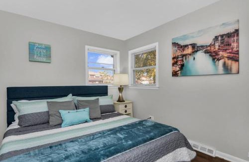 Schaumburg House | Prime Location, Cozy & Spacious home in Schaumburg