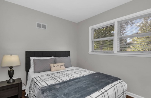 Schaumburg House | Prime Location, Cozy & Spacious home in Schaumburg