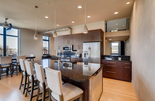 North Central Westminster House | Prime Location -Denver-Boulder - END UNIT w/Mountain View! Multiple decks!