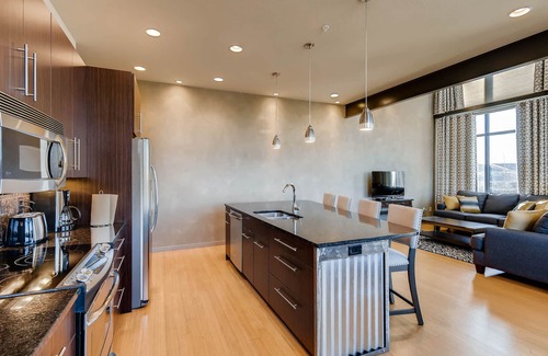 North Central Westminster House | Prime Location -Denver-Boulder - END UNIT w/Mountain View! Multiple decks!