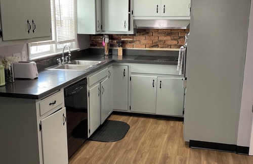 Youngstown House | Prime location:Downtown/Campus