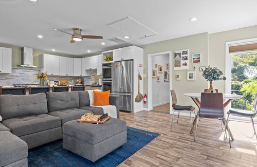 Gulph Mills House | Prime Location/Easy Parking/Kayaks/River