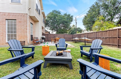 Richardson House | Prime Location:Fire Pit & Games