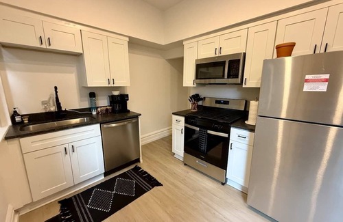Italian Village House | PRIME Location - Free Parking - Top Rated