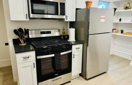 Italian Village House | PRIME Location - Free Parking - Top Rated