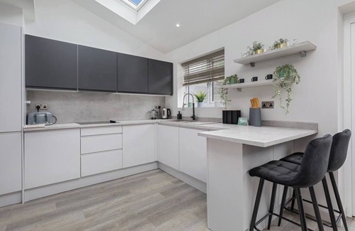 Sheffield House | Prime Location, Modern 2BR House