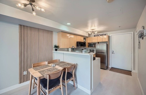 Belltown Condo | Prime location in downtown Seattle– Walk to Space Needle &Explore Seattle's Best