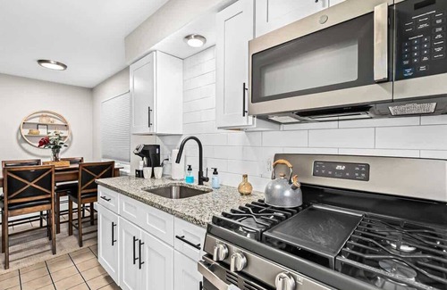Mount Clemens Apartment | Prime Location! King Bed near Mt. Clemens Downtown