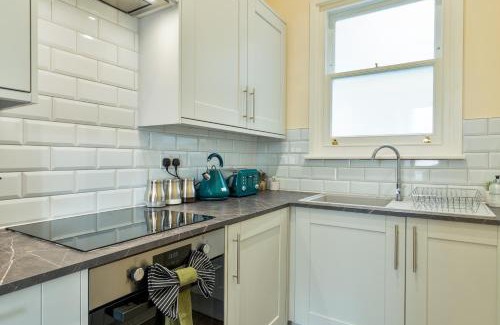 Canterbury Apartment | Prime Location - Modern 1BR in Canterbury Centre