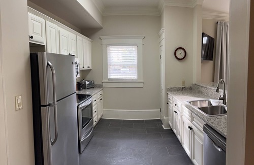 Hammond Apartment | Prime Location - Newly Renovated - Cozy 1-bedroom apartment close to SLU