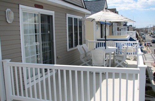 North End Condo | Prime Location Ocean Side of Asbury - Beautiful 3BR/2B Top floor Condo.n