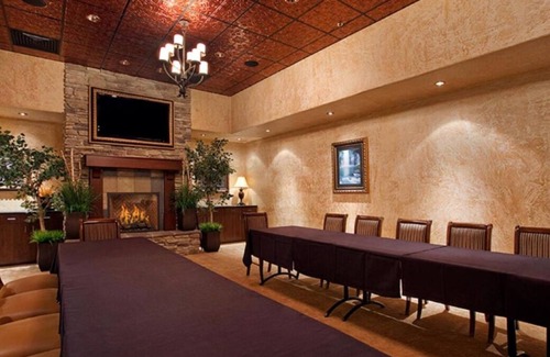 Elko House | Prime Location! Outdoor Pool, Parking, Pets Allowed, Near Ruby View Golf Course!