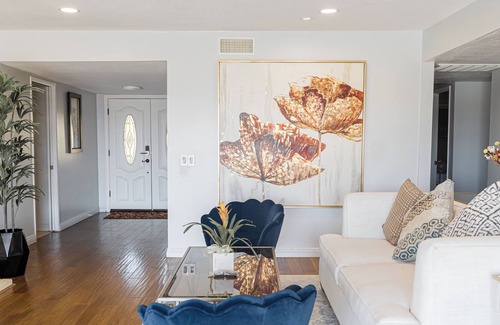 Walnut House | Prime Location. Panorama View. Peaceful Community.