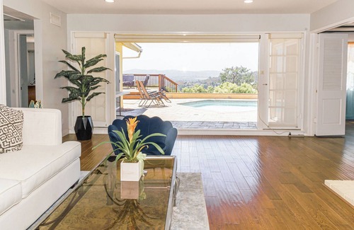 Walnut House | Prime Location. Panorama View. Peaceful Community.