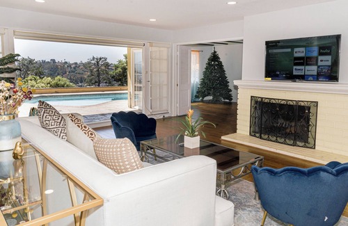 Walnut House | Prime Location. Panorama View. Peaceful Community.