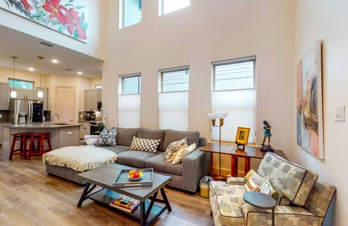 Grogan's Mill House | Prime Location - Pool Access - Full Kitchen - W/D