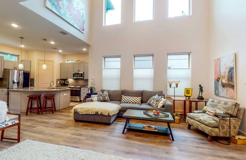 Grogan's Mill House | Prime Location - Pool Access - Full Kitchen - W/D