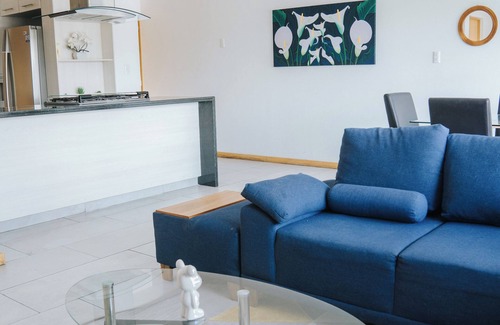 Lafayette Apartment | Prime Location: Pool, Rooftop, Parking, Speed WiFi