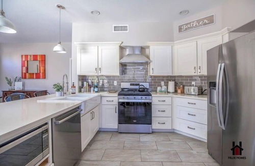 Chandler House | Prime Location, Private Pool, Office & Fast Wi-Fi!