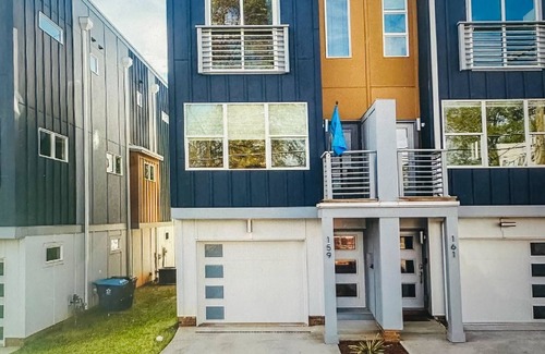 Biddleville House | Prime Location, Rooftop City View, Walkability