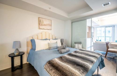 Bay Cloverhill Apartment | Prime Location Suite, Gym, Pool and Sauna