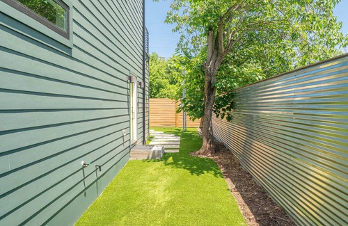 East MLK Apartment | Prime Location, SXSW, Monthly Stays - Daisy Lou
