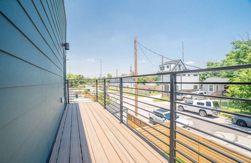 East MLK Apartment | Prime Location, SXSW, Monthly Stays | Daisy