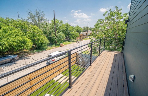 East MLK Apartment | Prime Location, SXSW, Monthly Stays | Daisy