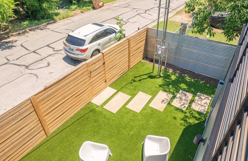 East MLK Apartment | Prime Location, SXSW, Monthly Stays | Daisy