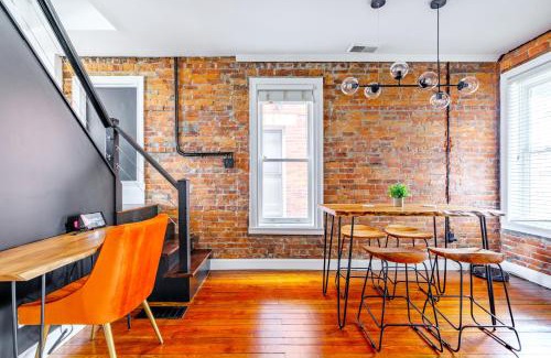 Italian Village House | Prime Location Top Rated Clean Parking Free!