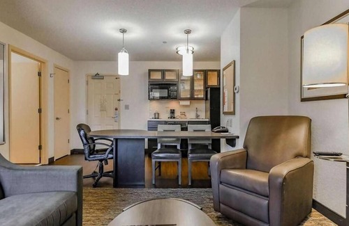 Schiller Park Hotel | Prime Location! TWO Spacious 1BR Suites with Kitchens, Free Airport Shuttle!