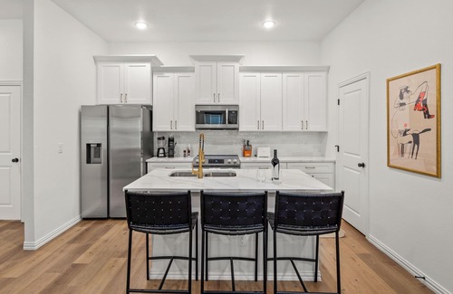 Arlington House | Prime Location | Walk to Cowboys Football + AT&T