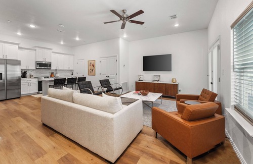 Arlington House | Prime Location | Walk to Cowboys Football + AT&T