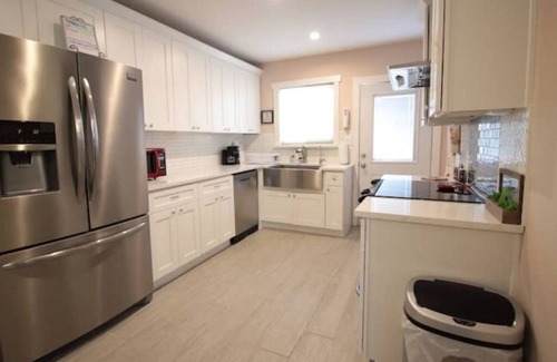 Mahncke Park House | Prime Location, Walk to All Best Known Attractions