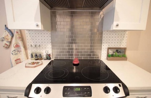 Mahncke Park House | Prime Location, Walk to All Best Known Attractions
