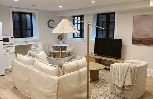 Bethesda Apartment | Prime location! Walkable Bethesda Terrace Apt