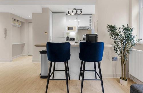 Queen's Park Apartment | Prime Location with Modern Comfort