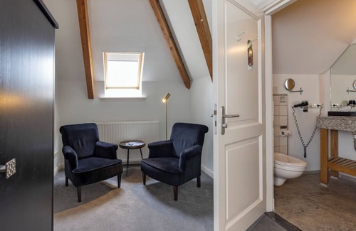 Baarlo House | Prime Location with Nature Access! Free Parking, Dining! Near Stuw Belfeld